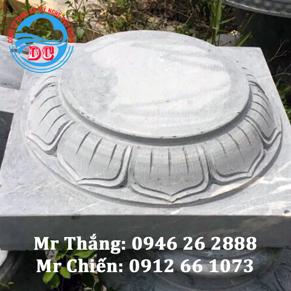 Chân cột đá