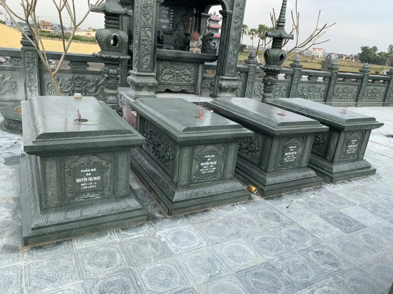 Mẫu mộ đá Granite Đức Chiến MGĐC010