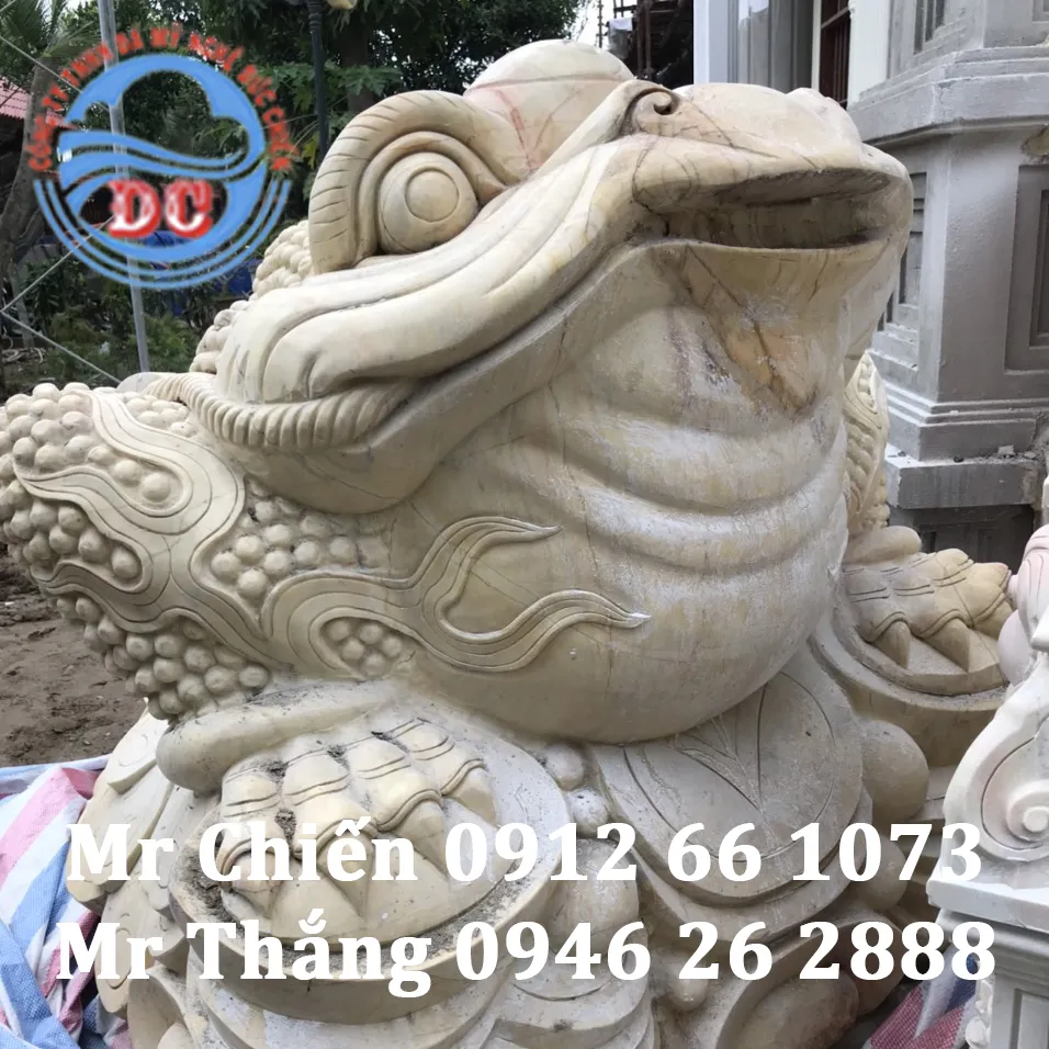 Mẫu con cóc làm bằng đá vàng đẹp tại Đức Chiến