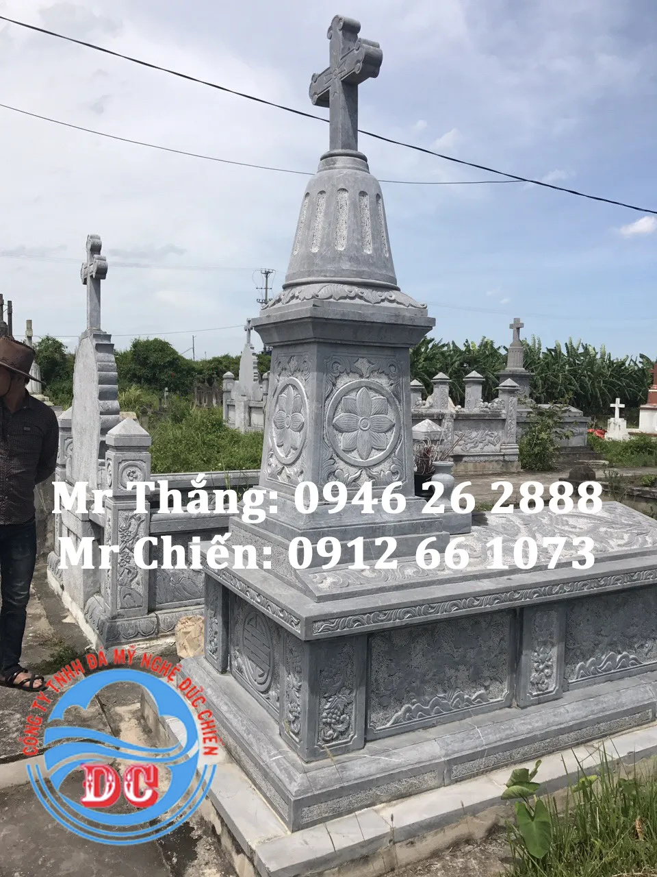 Bạn đang tìm kiếm địa chỉ chế tác đá mỹ nghệ, làm mộ đá công giáo? Đá mỹ nghệ Đức Chiến là đơn vị chế tác, sản xuất uy tín cung ứng ra thị trường mẫu mộ đá công giáo kiểu mới.