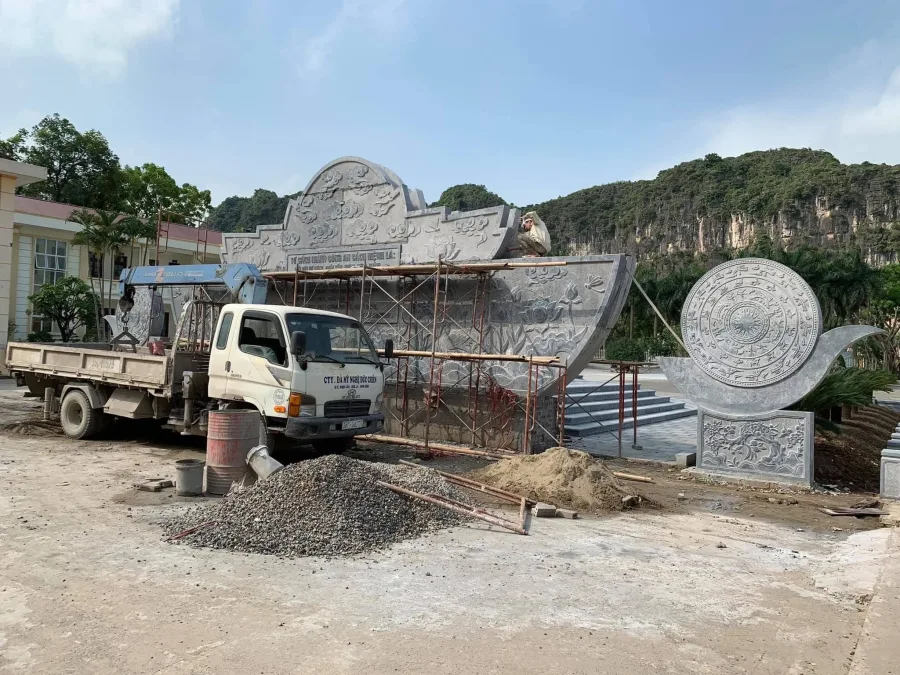 C&ocirc;ng Tr&igrave;nh Tượng Đ&agrave;i B&aacute;c Hồ V&agrave; Ph&ugrave; Đi&ecirc;u Trống Đồng Chim Lạc - Kiệt T&aacute;c Đ&aacute; Mỹ Nghệ Đức Chiến