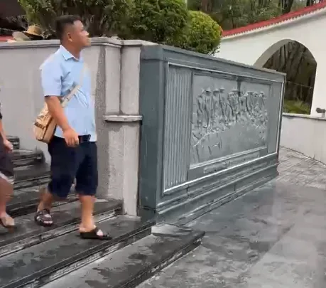 Phù Điêu Mười Cô Thanh Niên Xung Phong Ngã Ba Đồng Lộc – Đá Mỹ Nghệ Đức Chiến